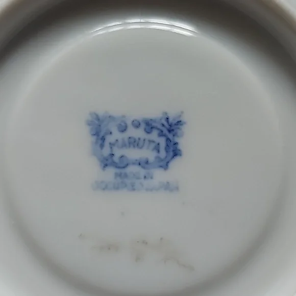 1940s Maruta Phoenix Small Japanese Tea Cup and Saucer with Stand - Picture 4 of 13